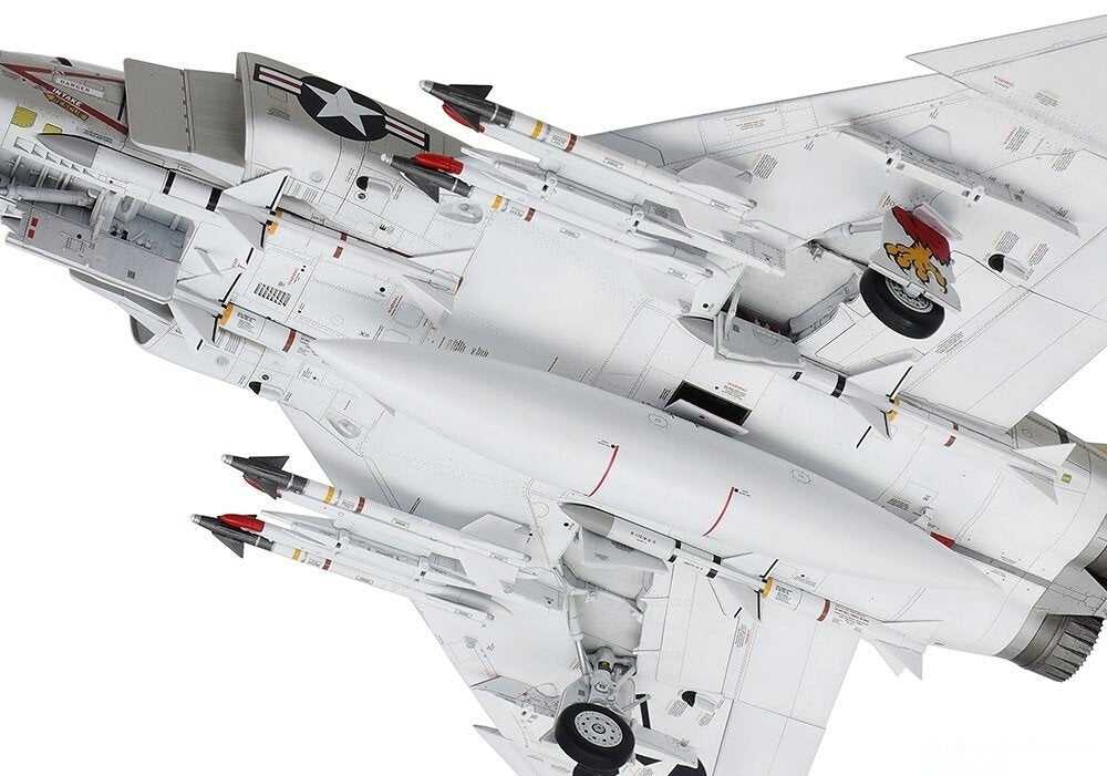 Tamiya McDonnell Douglas F-4B Phantom II 1/48 modelis (61121)