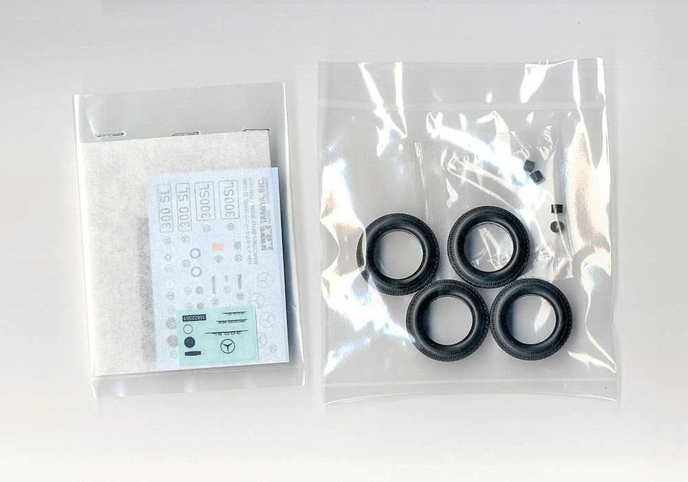 Tamiya Mercedes-Benz 300 SL 1/24 plastikinis surenkamas modelis 24338