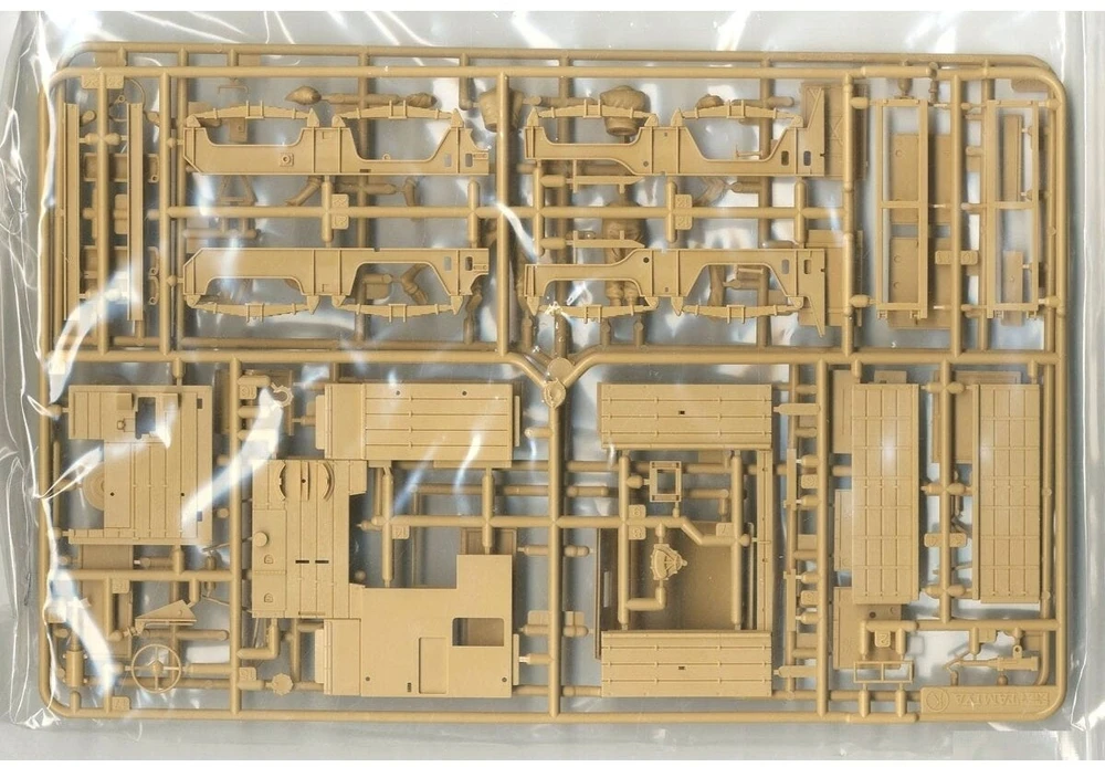 Tamiya Vokiečių vilkikas FAMO su priekaba 1/35 plastikinis modelis