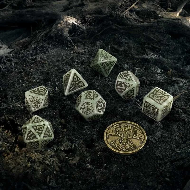 Dėlionė Q-workshop The Witcher Leshen - The Totem Builder Kauliukų Rinkinys