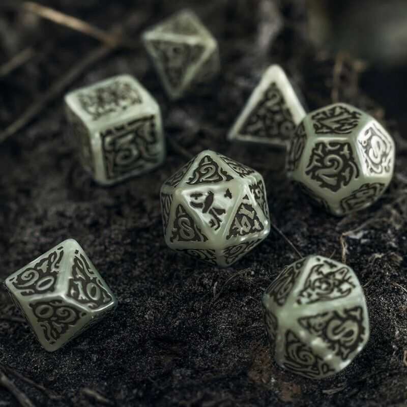Dėlionė Q-workshop The Witcher Leshen - The Totem Builder Kauliukų Rinkinys