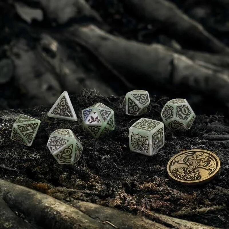 Dėlionė Q-workshop The Witcher Leshen - The Totem Builder Kauliukų Rinkinys