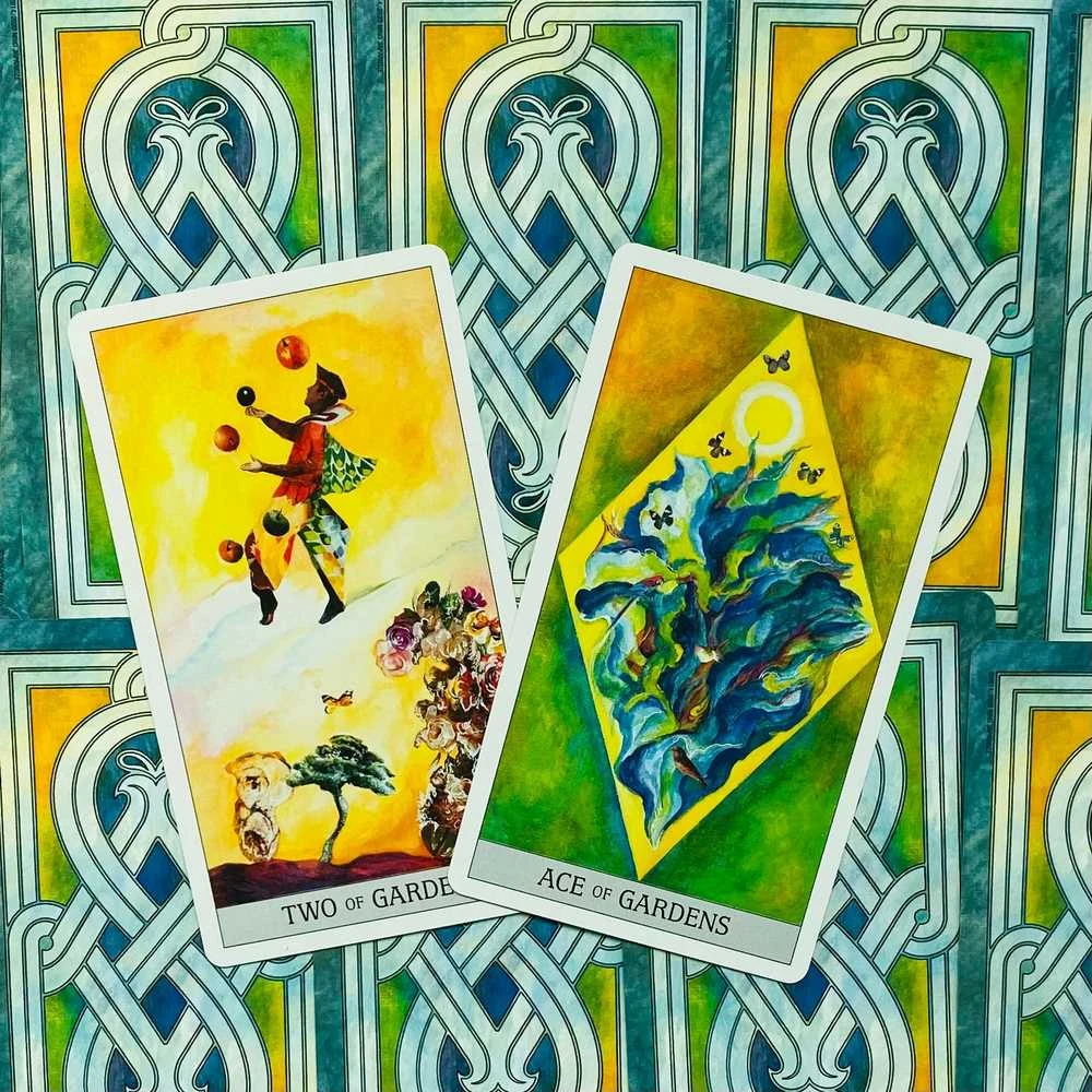 Us Games Systems Japaridze ir knyga Tarot kortos