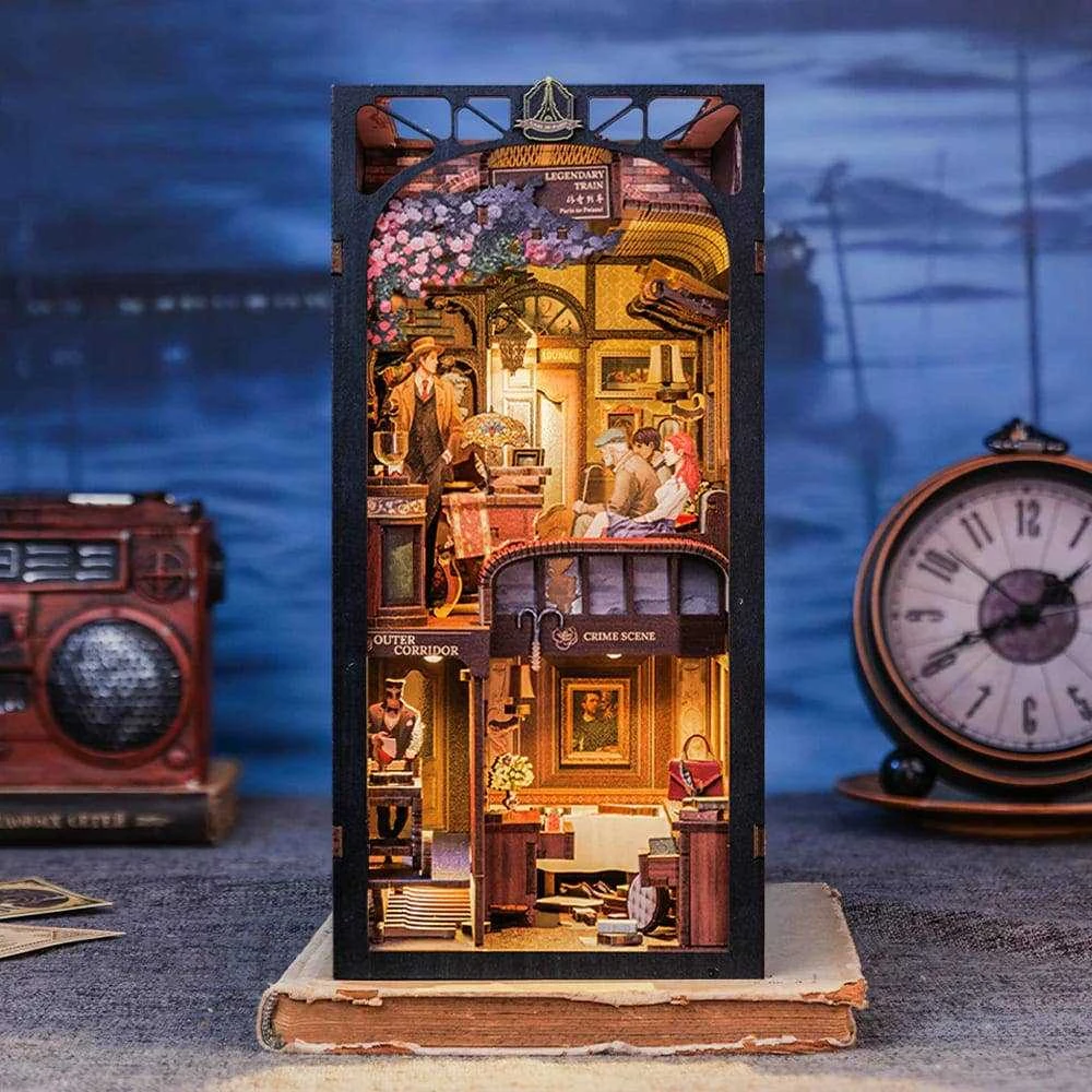 Vcl Corp Medinė Book Nook diorama Paslaptingas traukinys su LED, surinkimo rinkinys