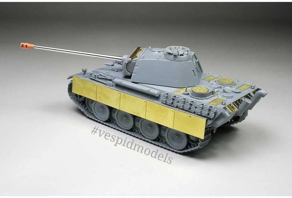 Vespid Models Pz.Kpfw. V Panther Ausf. G (vėlyva) tanko modelis 1/72