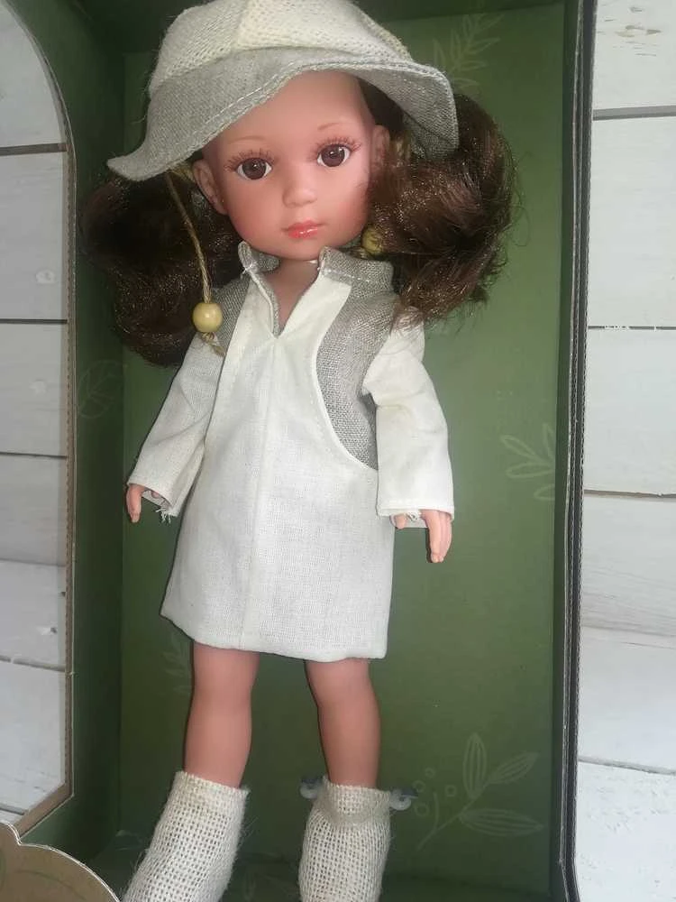 Munecas Arias Lėlytė Carole su lininiais rūbeliais, 36 cm