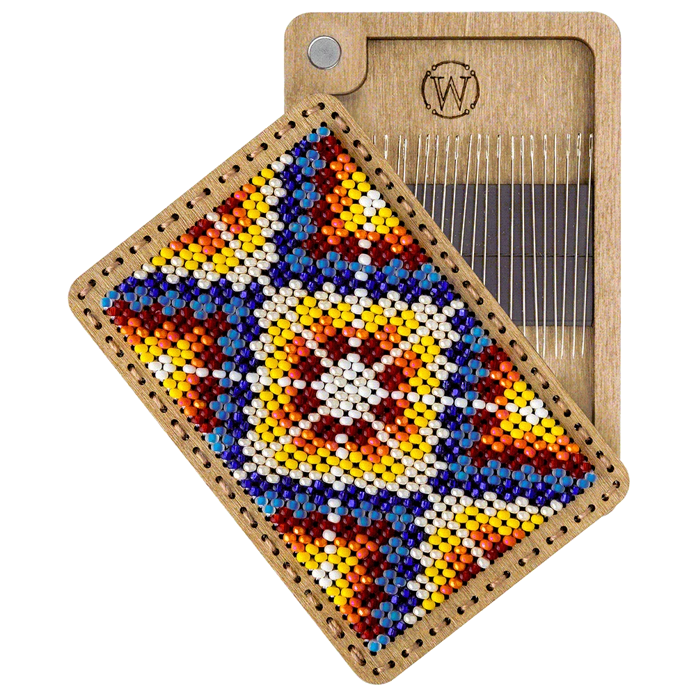 Wonderland Crafts Karoliukų siuvinėjimo rinkinys adatinės dėžutei 6×9 cm, 7 spalvos, 975 vnt.