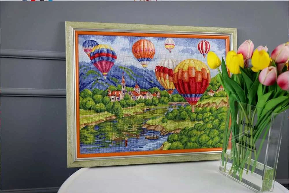 Zolotoe Runo Siuvinėjimo rinkinys skaičiuotu kryželiu: Balionai virš pilies, 31,5×42,5 cm