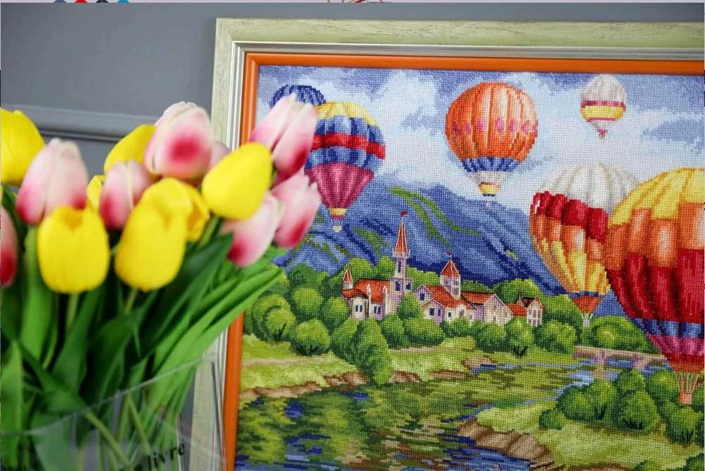 Zolotoe Runo Siuvinėjimo rinkinys skaičiuotu kryželiu: Balionai virš pilies, 31,5×42,5 cm