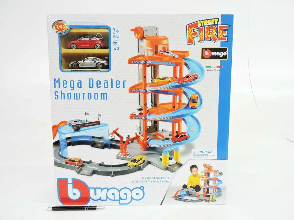 BBURAGO 1:43 trasos rinkinys Mega Dealer Showroom Street Fire, 18-30031