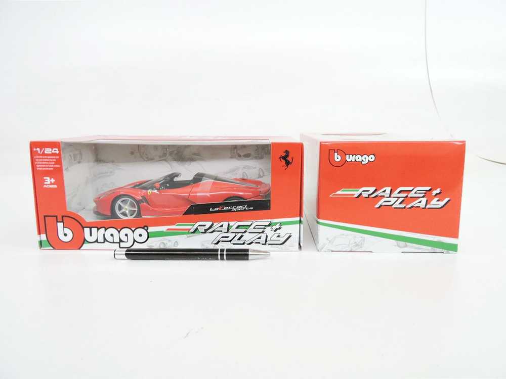 Bburago Laferrari modelis atidaromas 1:24