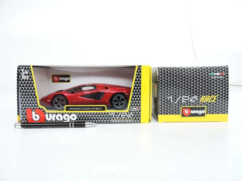 Bburago BBU 1:24 Lamborghini CountachLPI 800-4 Raudona 21102RD