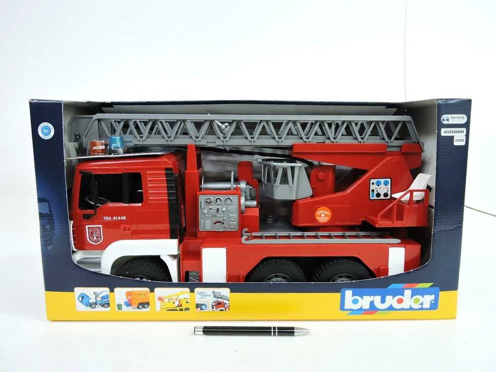 BRUDER gaisrinė su kopėčiom vandens pompa, 02771