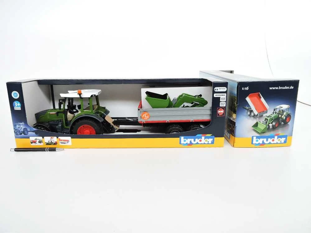 BRUDER 1:16 Fendt Vario 211 traktorius su priekiniu krautuvu ir paverčiama priekaba, 02182