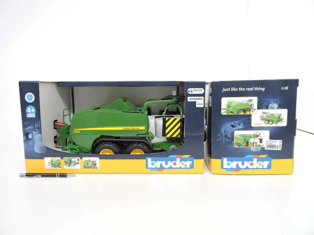 Traktoriaus su priedais Bruder John Deere