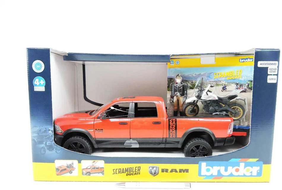 Džipas „Bruder Dodge RAM“ su motociklu ir vairuotoju, 3 m.+