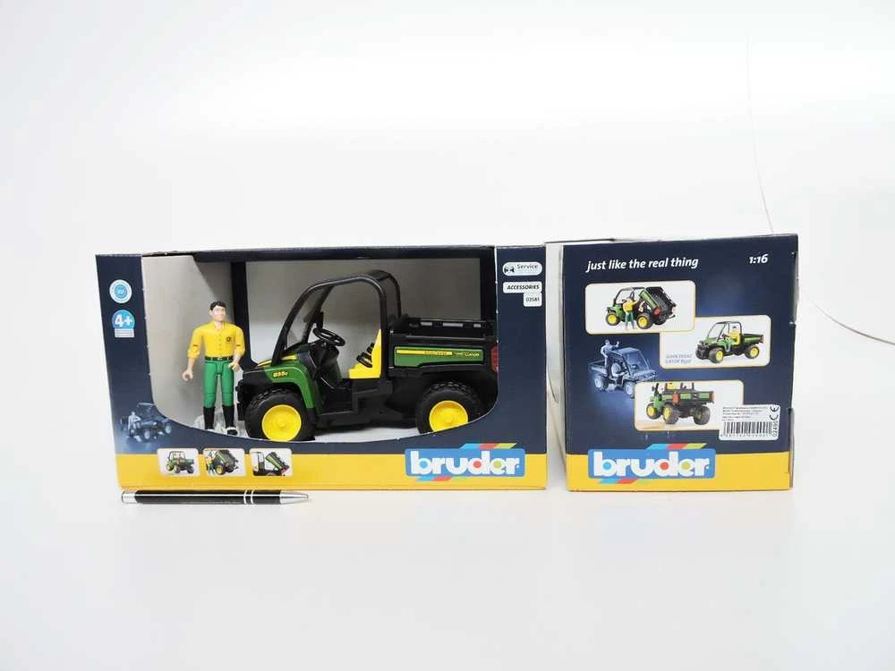 BRUDER mažas traktorius John Deere Gator XUV 855D su vairuotoju, 02490