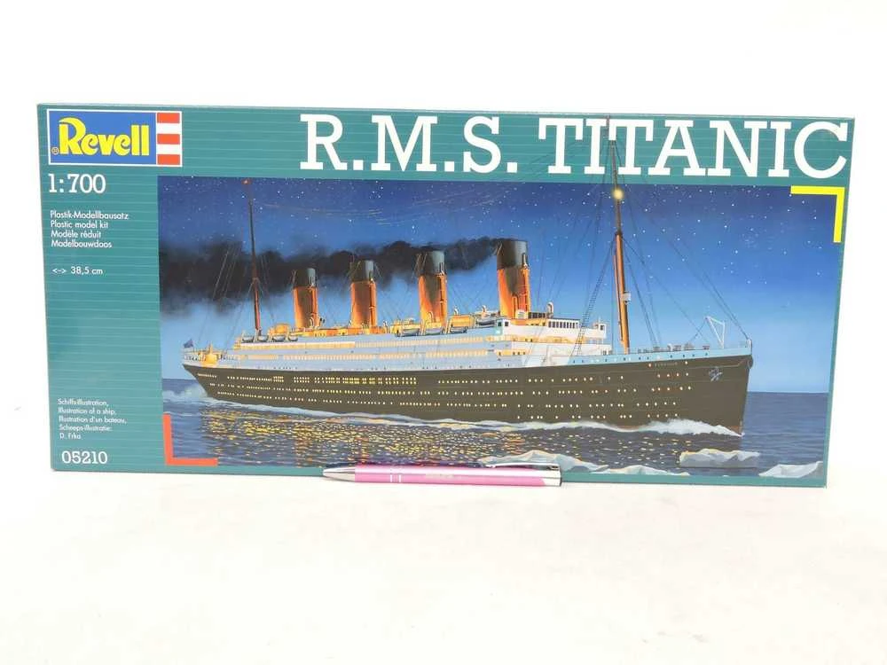 Revell – RMS Titanikas, 1/700 05210