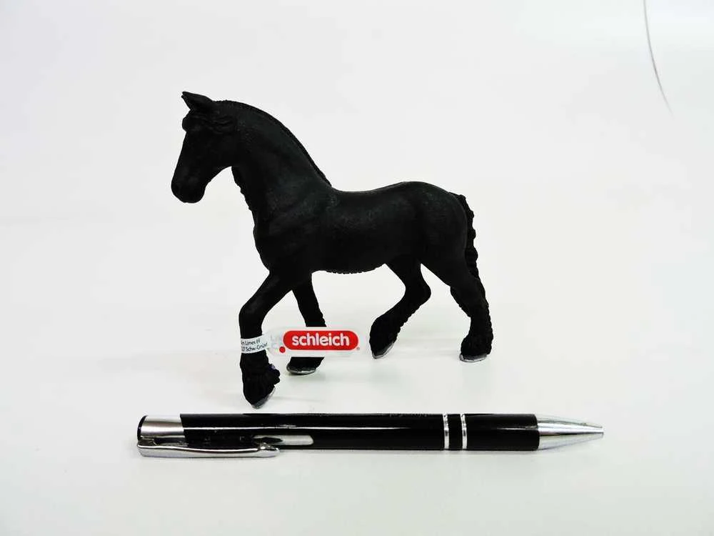 Schleich figūrėlė Fryzų veislės kumelė