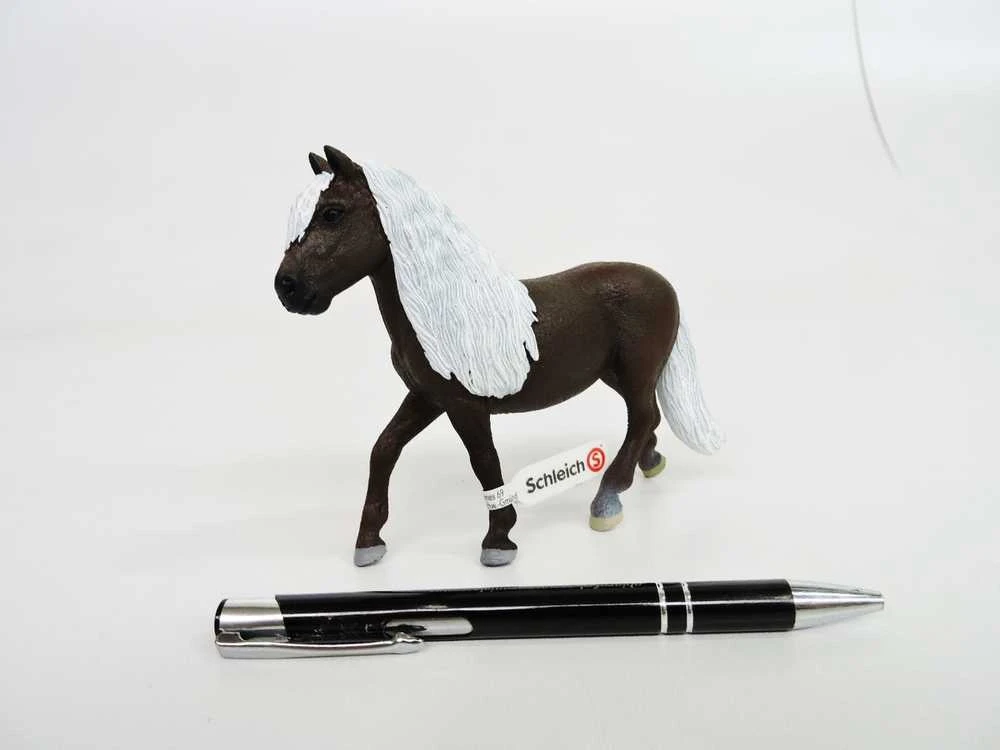 Schleich figūrėlė Švarcvaldo veislės kumelė