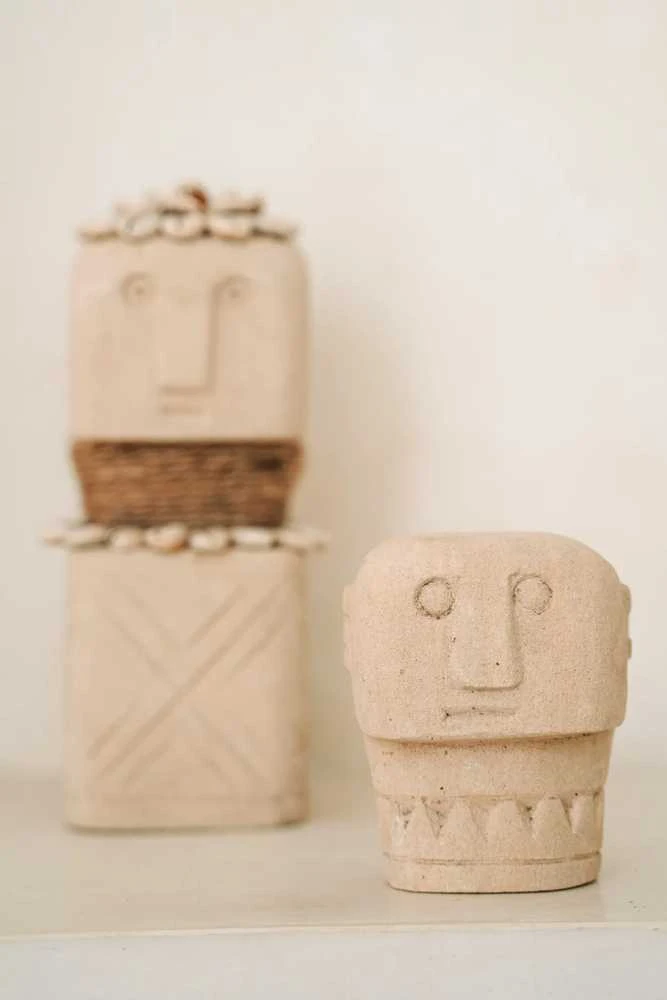 Bazaar Akmens skulptūra, Sumba, 0,1x0,1x0,09 m, gelsvasis akmuo