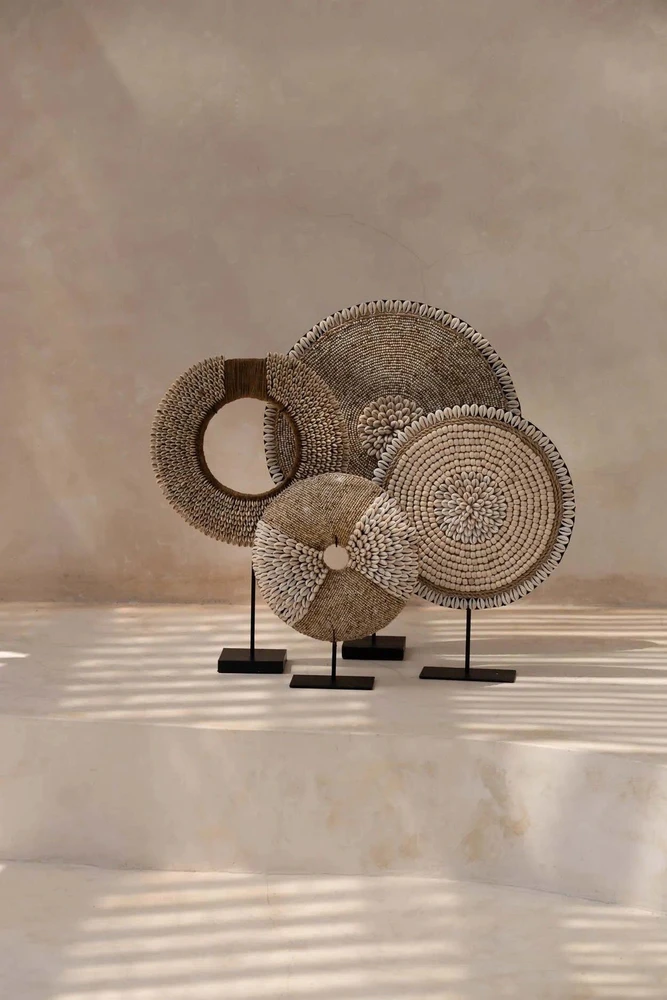 Bazaar Kriauklė ant stovo, Martinika, 70x300x400 cm, Balta
