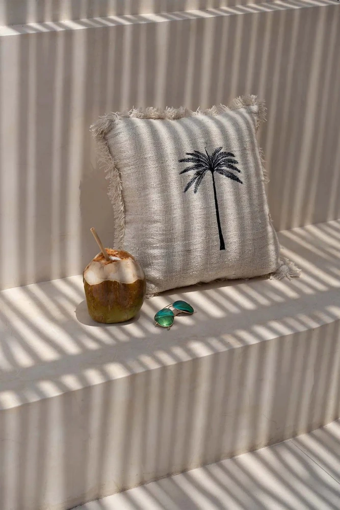Bazaar Pagalvėlės užvalkalas, Gili Palm, 50x50 cm, juodas