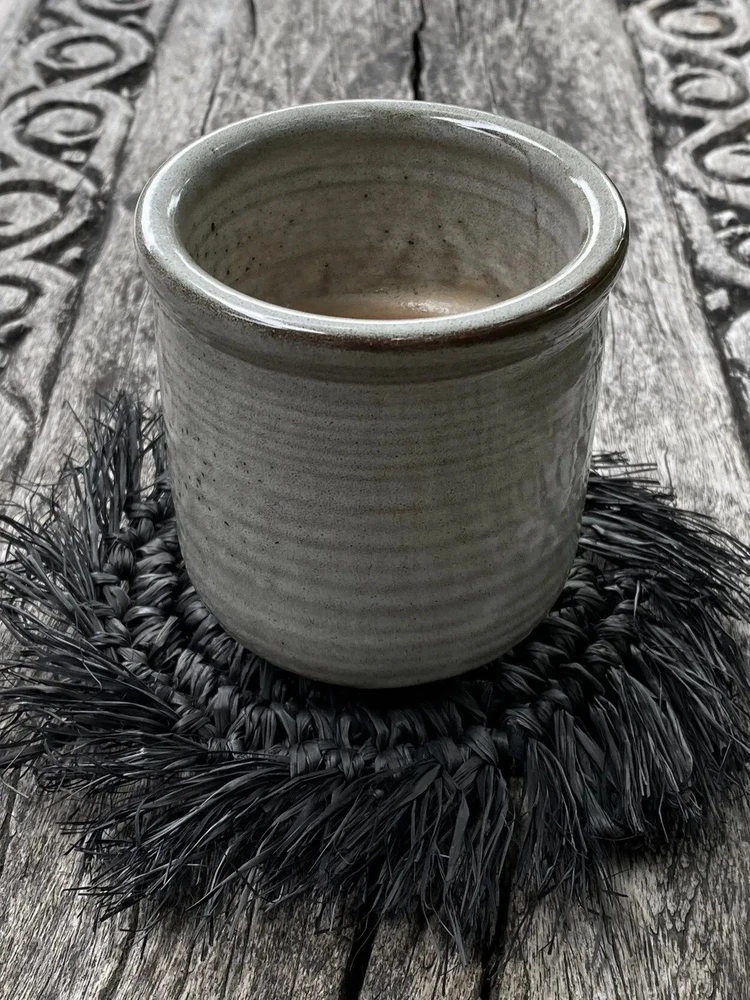 Bazaar Poilsis, Fringe Raffia, 10x10x1 cm, Juoda