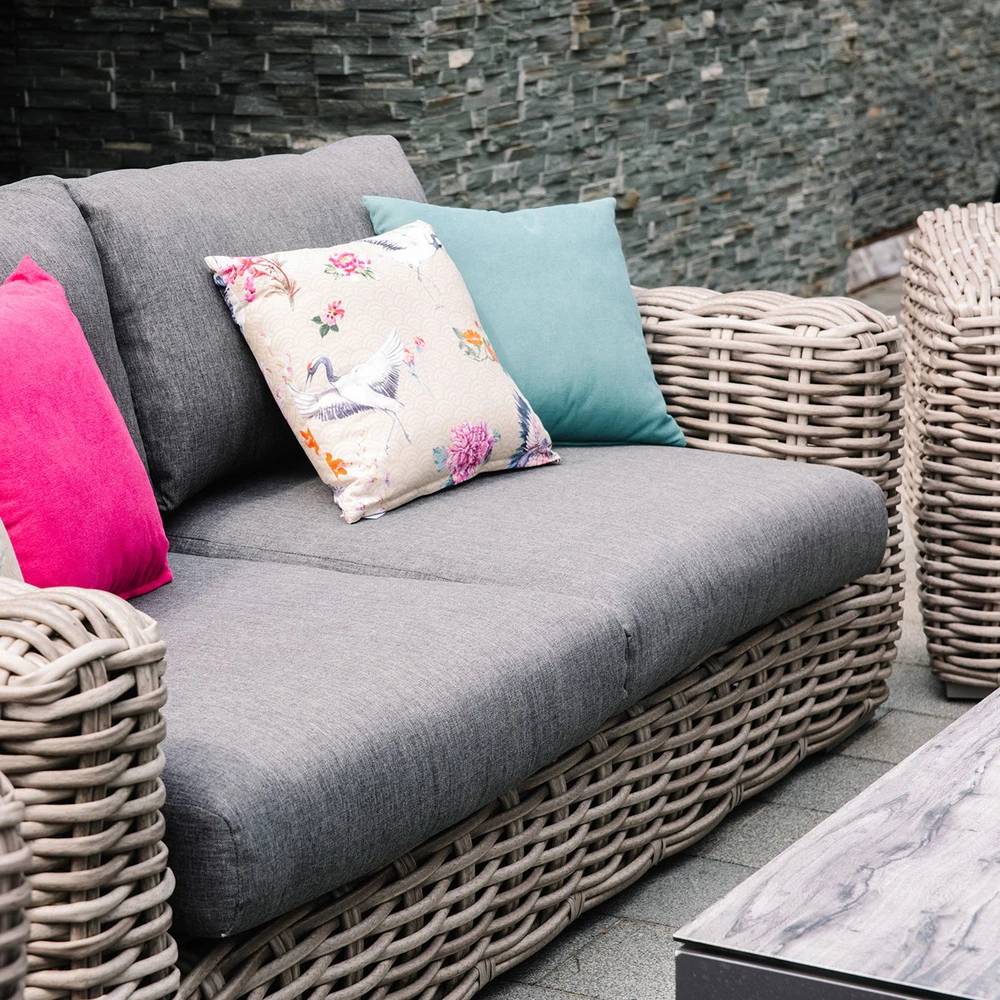 Lauko baldų komplektas Home4You Sodo baldų komplektas CALISTA su pagalvėlėmis, stalu, sofa ir 2 kėdėmis, aliuminio rėmas su plastikinėmis vytelėmis, spa