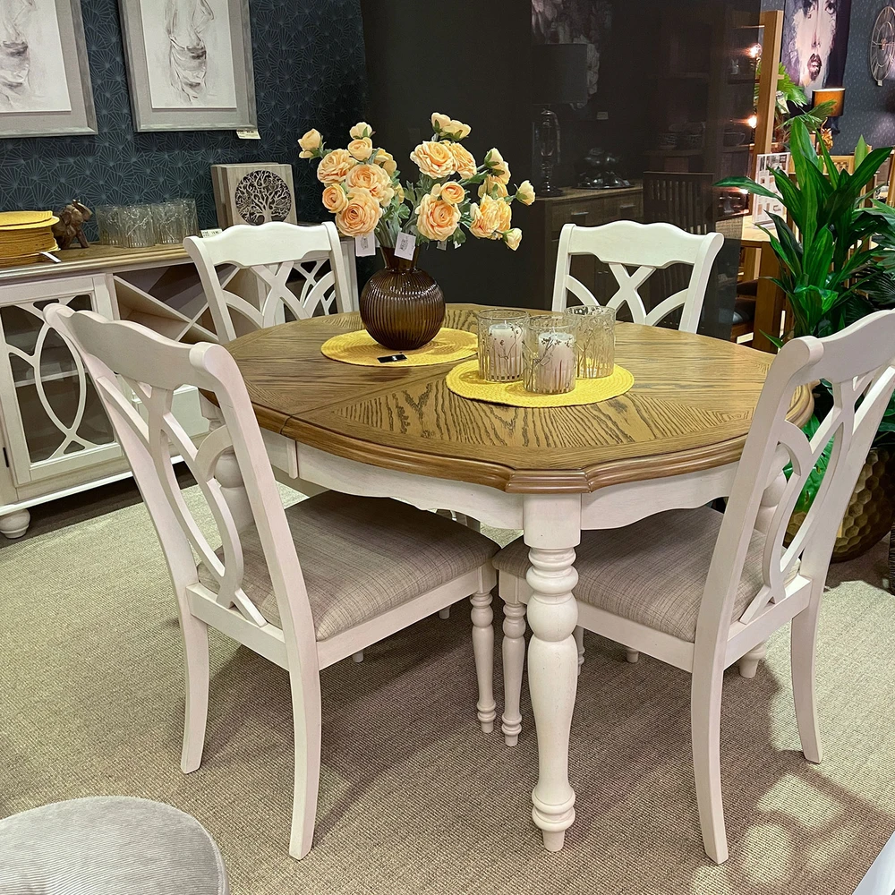 Home4You Valgomojo stalas LILY, 106,5x137-182x76 cm, ištraukiamas, medžiaga: MDF su tikro ąžuolo lukštu, kaučiukmedis, spalva: ąž