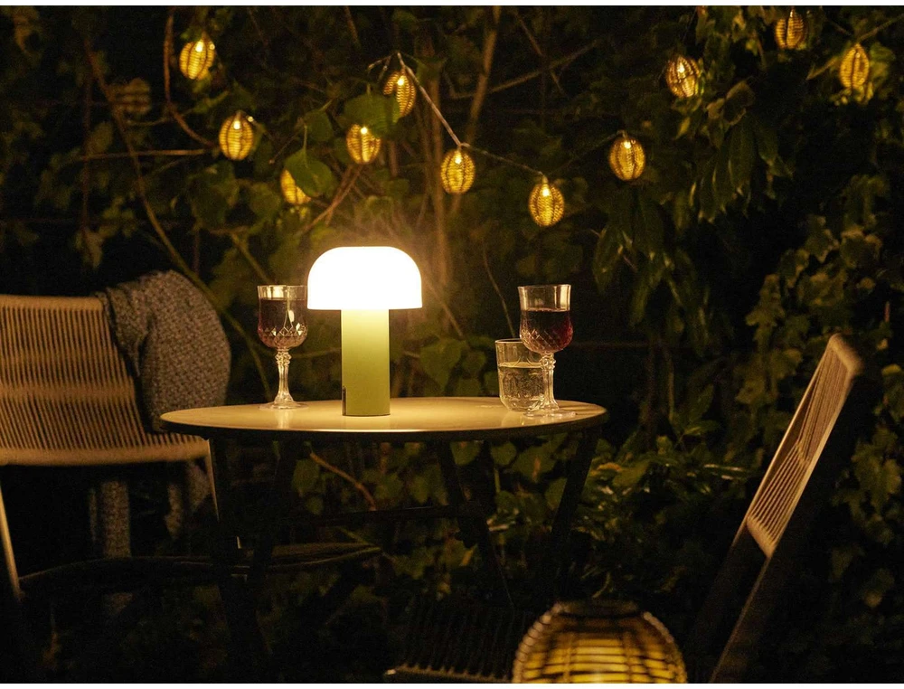 House Nordic LED lempa, 15x15x22 cm, balta, įkraunama