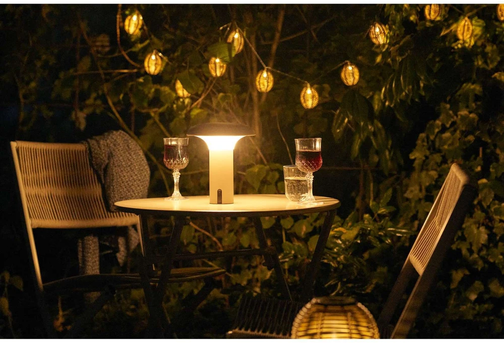 House Nordic LED lempa, 18x18x21.5 cm, smėlio spalvos, įkraunama