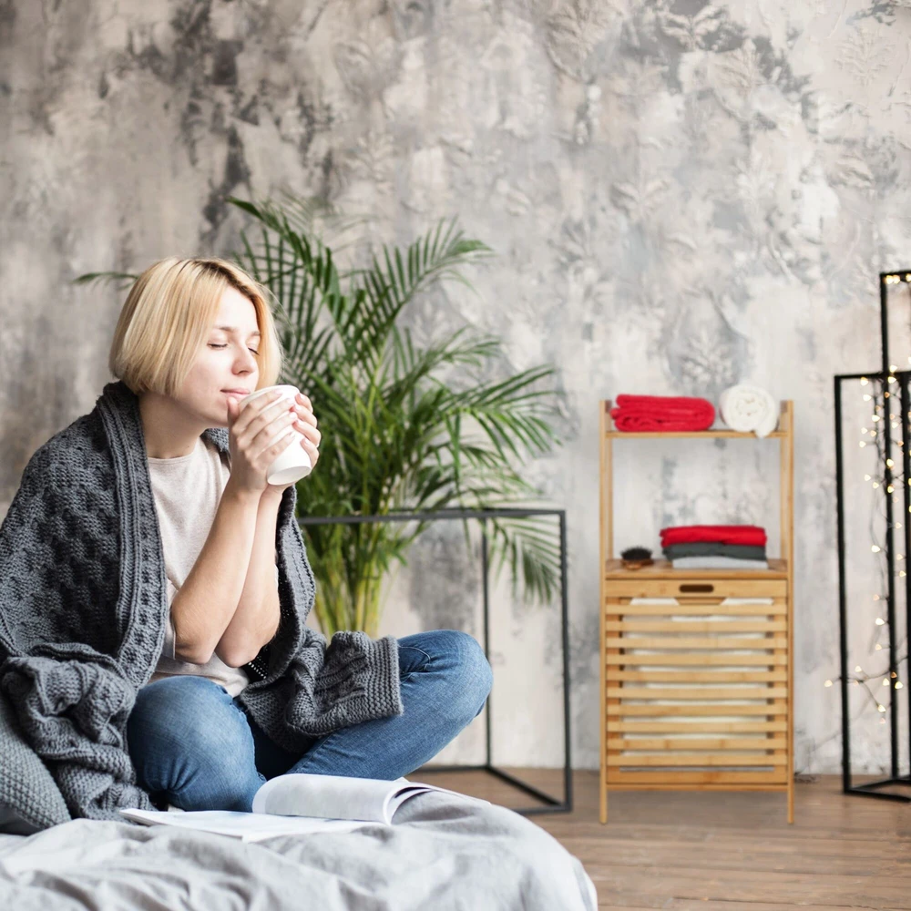 Relaxdays Bambukinė lentyna su skalbinių krepšiu