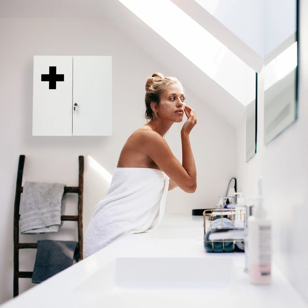 Relaxdays XXL vaistinėlės spintelė balta/juoda