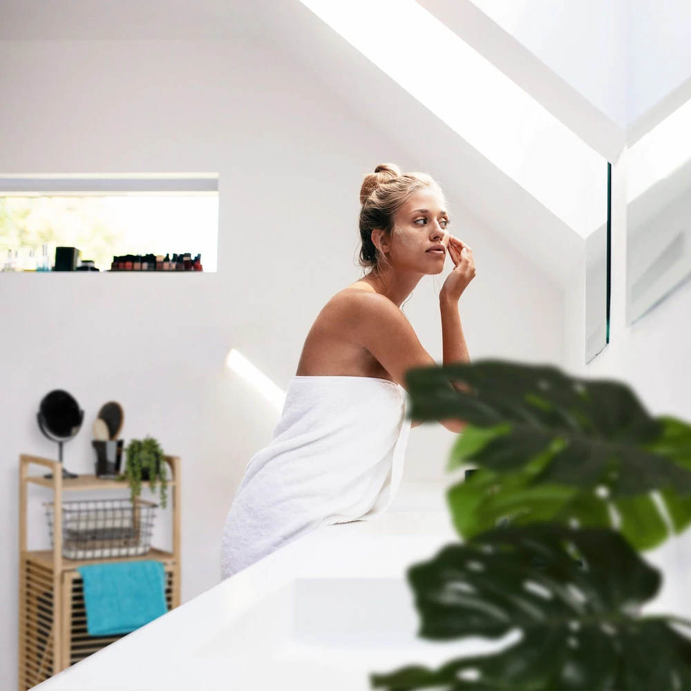Relaxdays Bambukinė lentyna su skalbinių krepšiu