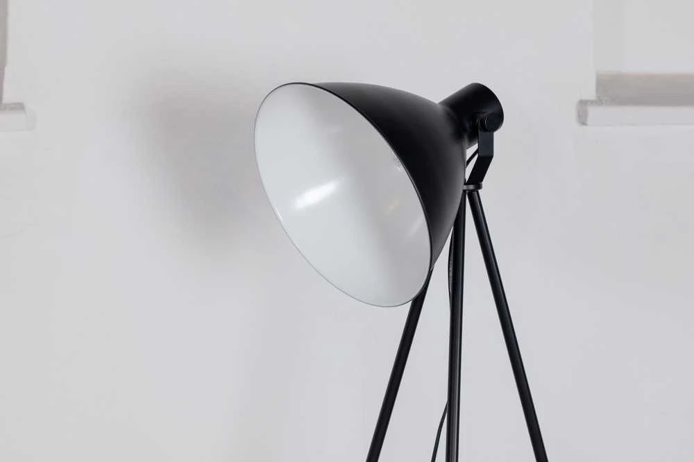 Venture Design Aukštas šviestuvas, Tiv, 139.5x73x63 cm, Juodas