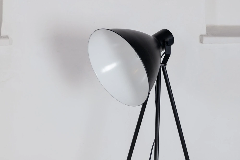 Venture Design Aukštas šviestuvas, Tiv, 139.5x73x63 cm, Juodas