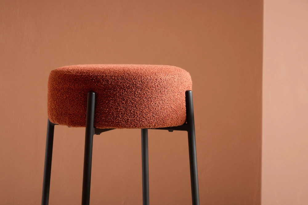 Venture Design Baro kėdė, Tucson, juodos kojos / Roasty Boucle, raudona