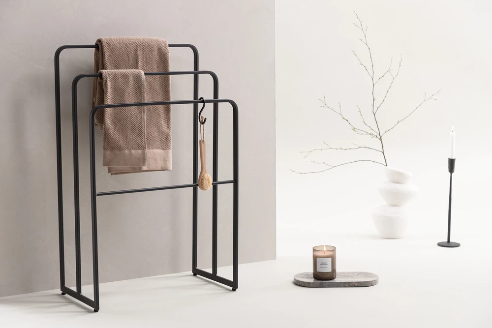 Venture Design Saugykla, Drammen M, 54x84 cm, Juoda