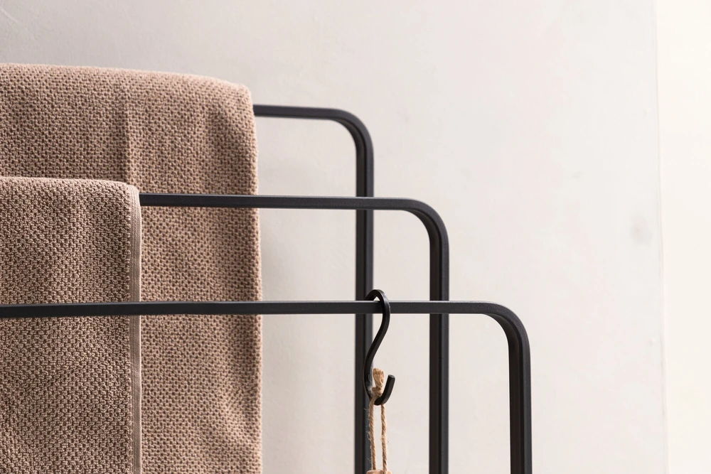 Venture Design Saugykla, Drammen M, 54x84 cm, Juoda