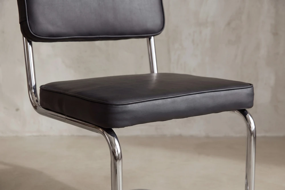 Venture Design Valgomojo kėdės 2 vnt., chromuotas rėmas, juodas PU apmušalas