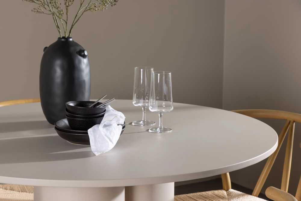 Venture Design Valgomojo komplektas Olivia valgomojo stalas su Alfons valgomojo kėdė 110 cm smėlio spalvos MDF rotangas metalas