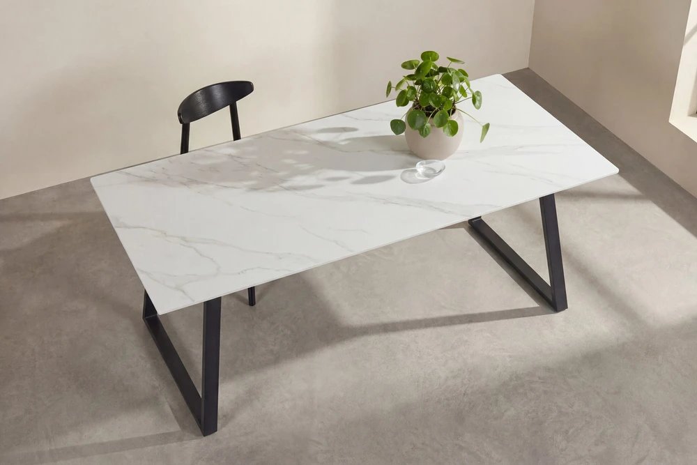 Venture Design Valgomojo stalas Estelle 200x90 cm, juodas/baltas marmuro imitacijos paviršius