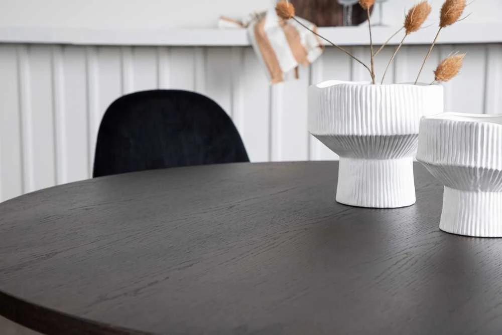 Venture Design Valgomojo stalas ir kėdžių komplektas, akmens juodos/mokos faneruotės stalas, juodos aksominės kėdės
