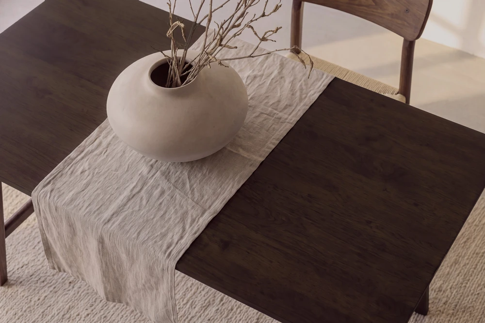Venture Design Valgomasis stalas, Kopenhaga, ⌀140 cm, Juodas / Kėdė, Limhamn, 54x76x61 cm, Aukso velvetas