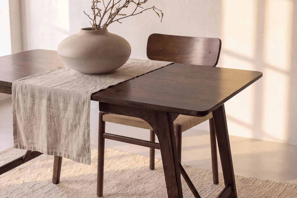Venture Design Valgomasis stalas, Kopenhaga, ⌀140 cm, Juodas / Kėdė, Limhamn, 54x76x61 cm, Aukso velvetas