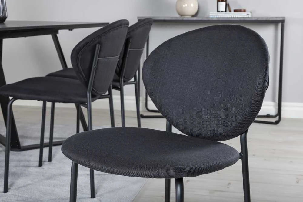 Venture Design Valgomojo stalo ir kėdžių komplektas Marina valgomojo stalas juodas stalviršis juodos kojos Vault valgomojo kėdė juodos kojos juoda medžiaga juoda