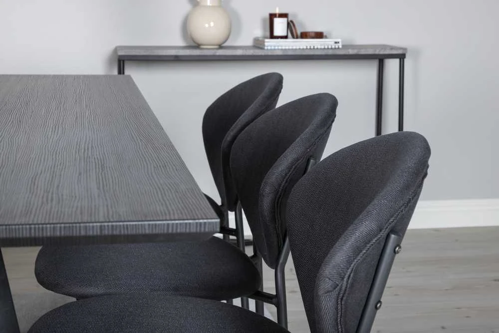 Venture Design Valgomojo stalo ir kėdžių komplektas Marina valgomojo stalas juodas stalviršis juodos kojos Vault valgomojo kėdė juodos kojos juoda medžiaga juoda
