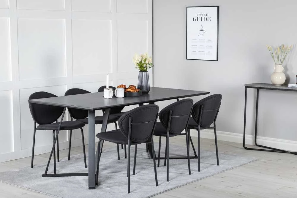 Venture Design Valgomojo stalo ir kėdžių komplektas Marina valgomojo stalas juodas stalviršis juodos kojos Vault valgomojo kėdė juodos kojos juoda medžiaga juoda