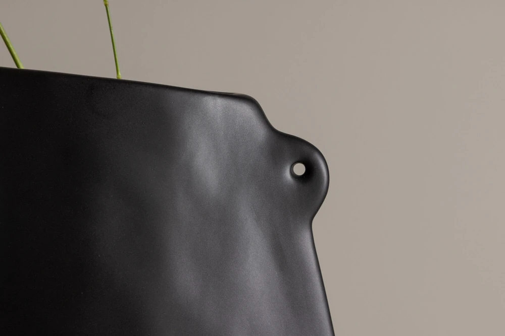 Venture Design Vaza, Hie, 21x14x5 cm, Juoda